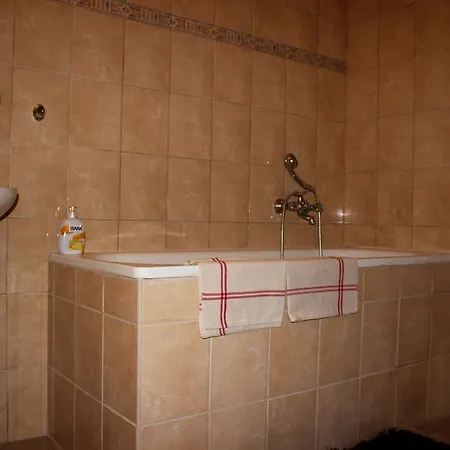 Veva - Maganszallashely *