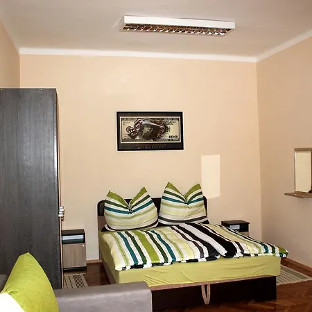 Veva - Maganszallashely * 埃格尔